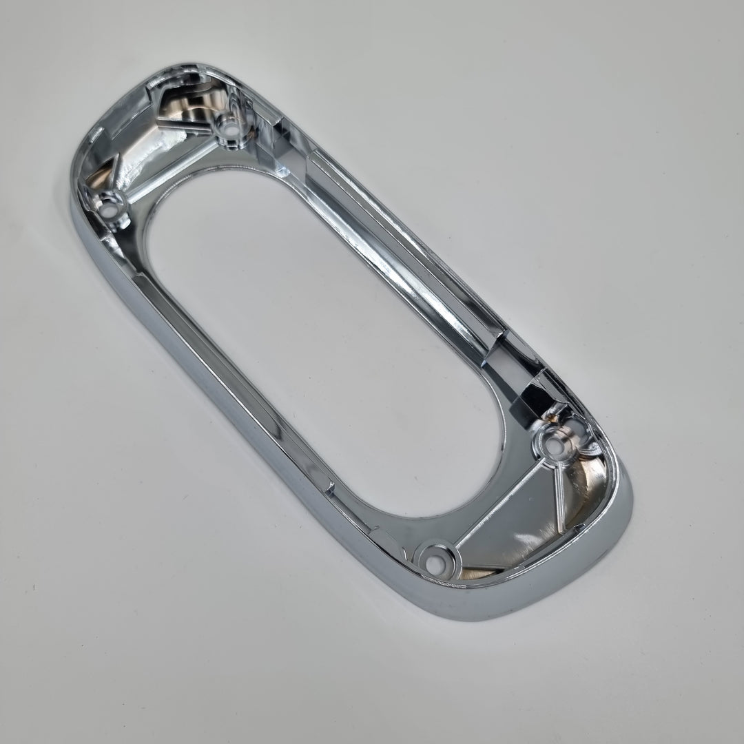 Kenworth 2006+ Centre Dome Light Bezel - Chrome Plastic