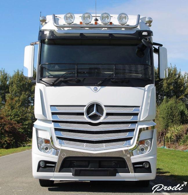 Mercedes Actros Front Grill Kit (Upper Mask Kit)