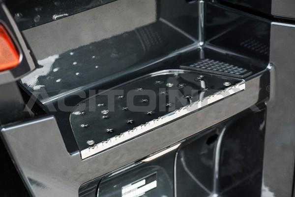 Mercedes Actros Steps Cover