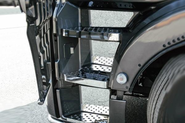 MAN Euro 6 Steps Protection – Blacktop Customs